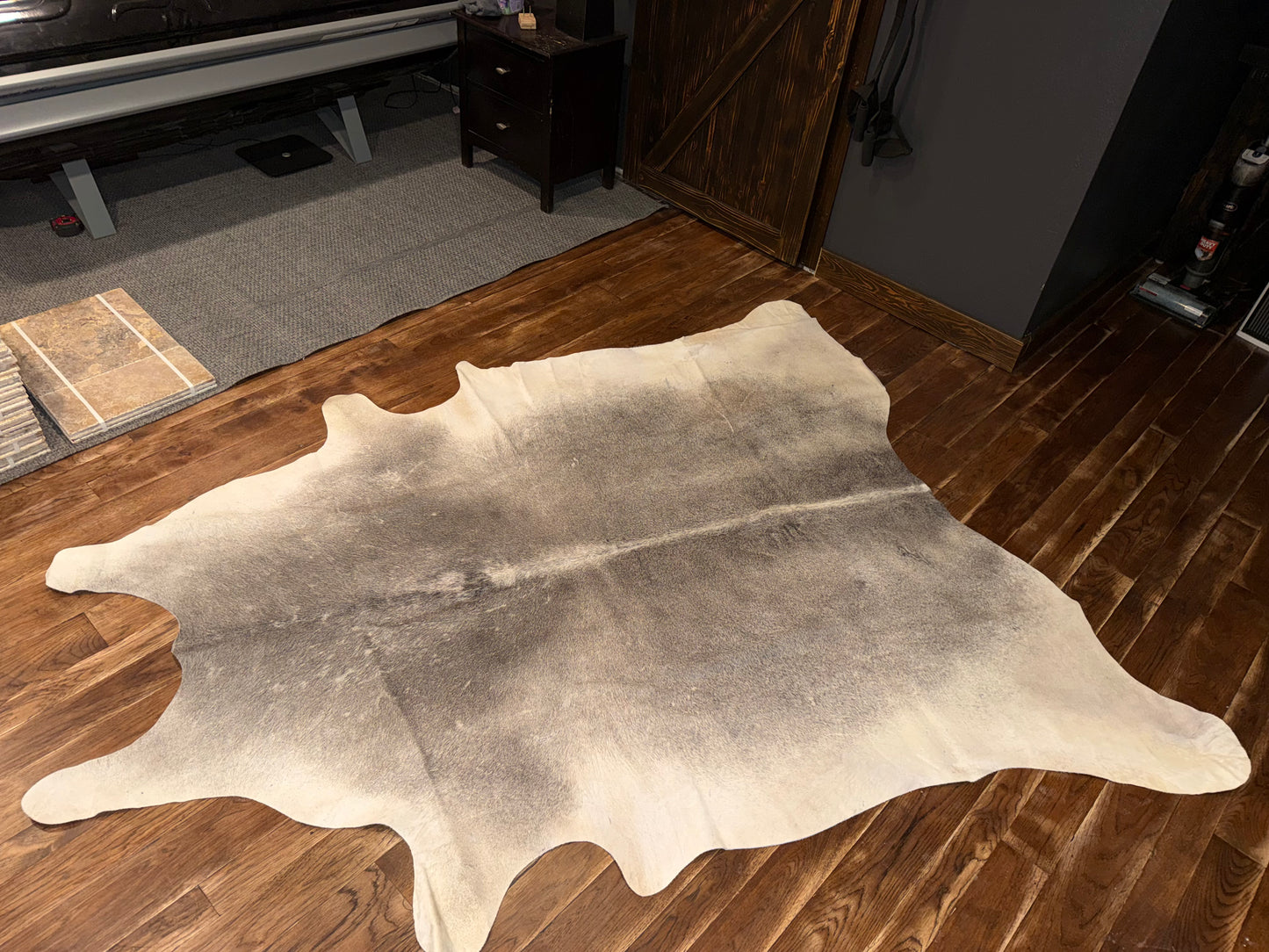 AT - Gray Brahman - Rug 2